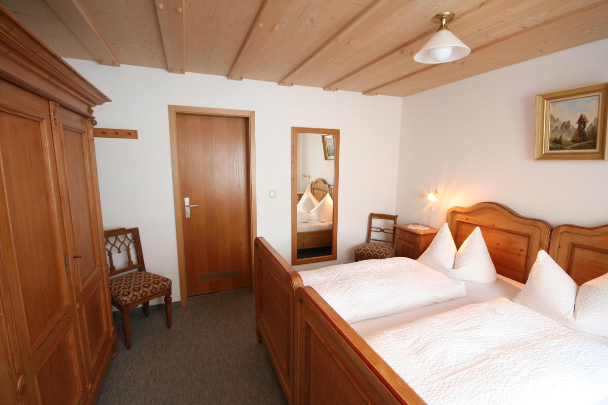 Ferienwohnungen Hennenmuehle Bad Hindelang Ruang foto